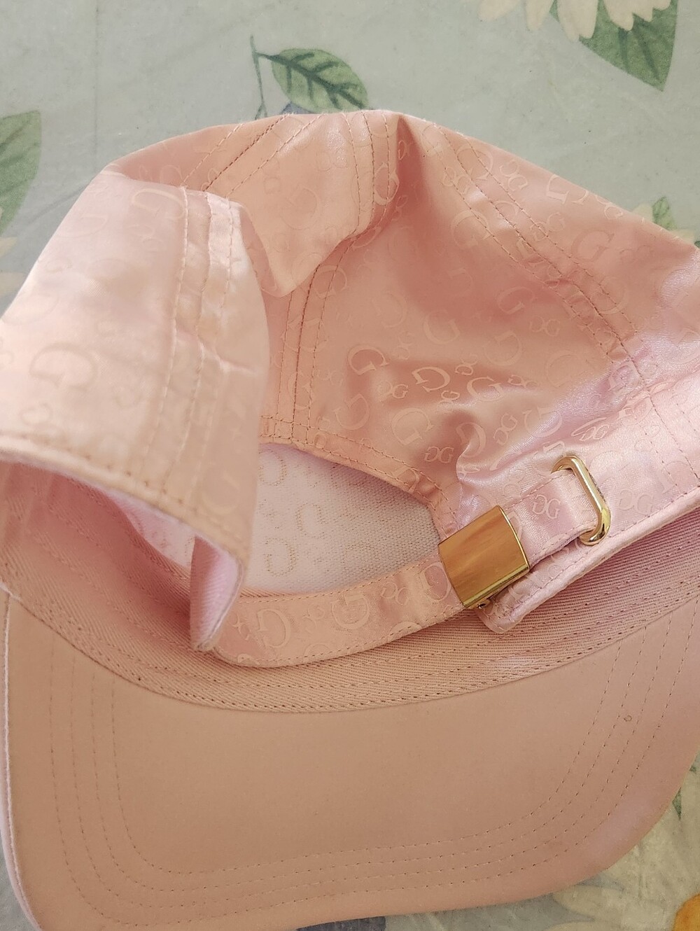 Pink GUESS CAP - Picture 2 of 3